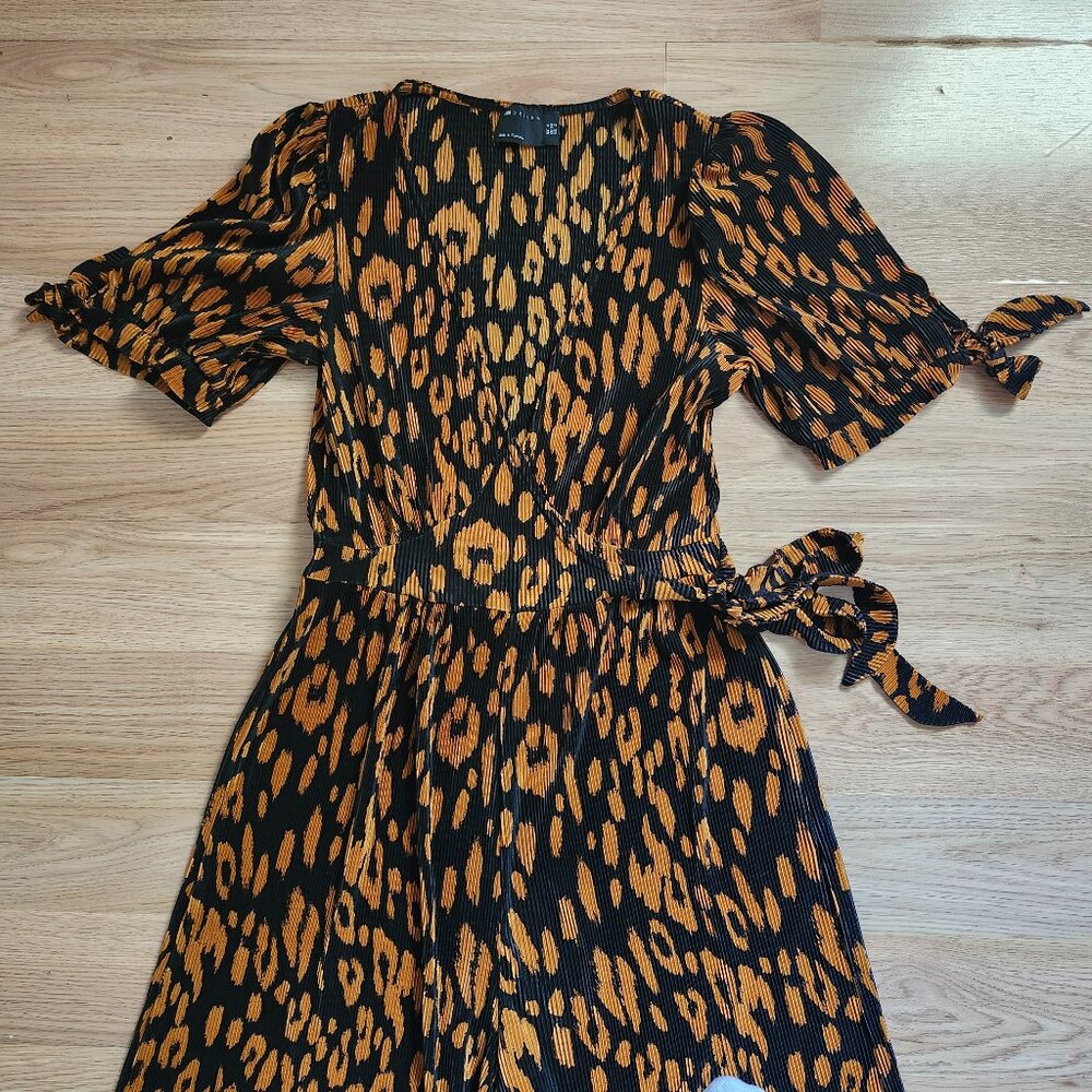 ASOS plisse wwrap jumpsuit in rust animal print - Picture 2 of 5